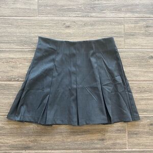 Grey pleated skirt